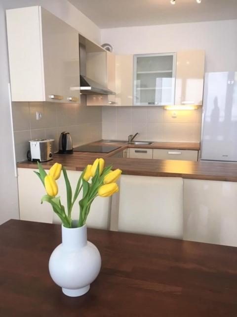 Sunshine Apartment Макарска Екстериор снимка